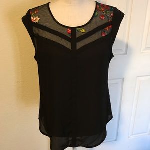 “Candie’s” Floral Detail Blouse!